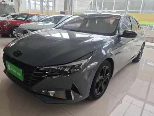 Hyundai Elantra 2021 (75700 км)
