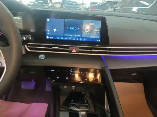 Hyundai Elantra 2021 (75700 км)