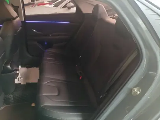 Hyundai Elantra 2021 (75700 км)