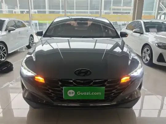 Hyundai Elantra 2021 (75700 км)