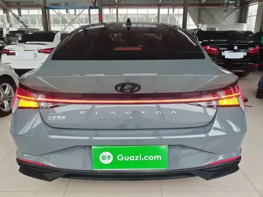 Hyundai Elantra 2021 (75700 км)