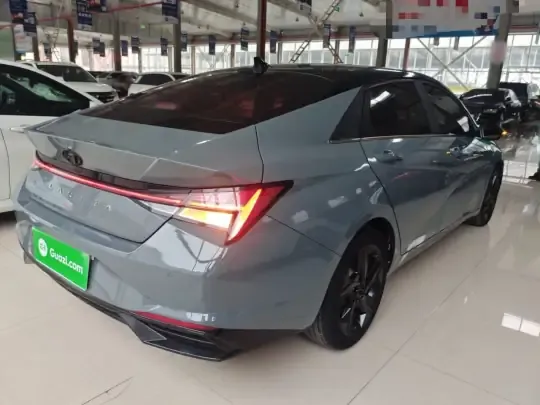 Hyundai Elantra 2021 (75700 км)