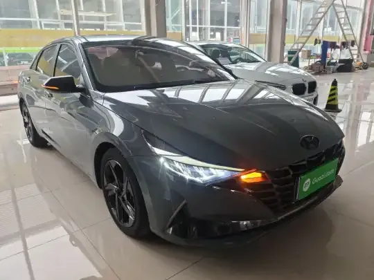 Hyundai Elantra 2021 (75700 км)