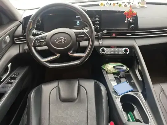 Hyundai Elantra 2021 (39600 км)