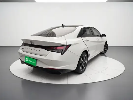 Hyundai Elantra 2021 (39600 км)