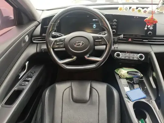 Hyundai Elantra 2021 (39600 км)