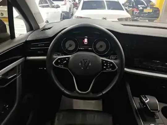 Volkswagen Touareg 2021 (25000 км)