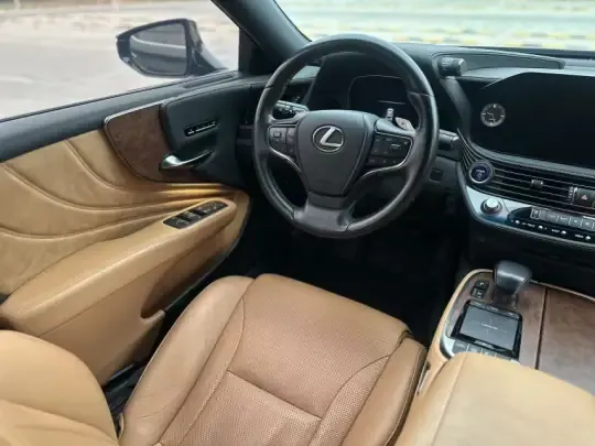 Lexus LS 2021 (88200 км)