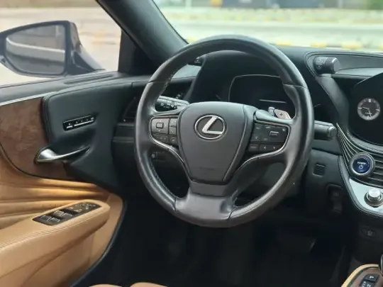 Lexus LS 2021 (88200 км)