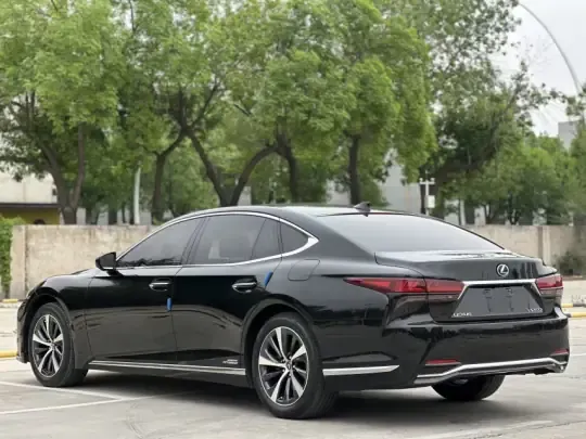 Lexus LS 2021 (88200 км)