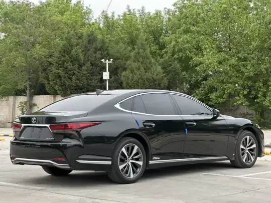 Lexus LS 2021 (88200 км)
