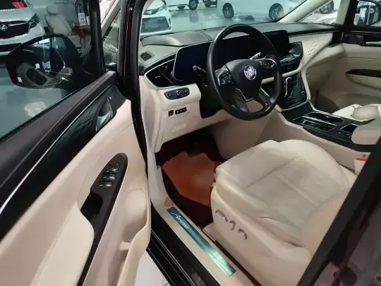 Buick GL8 2021 (92600 км)