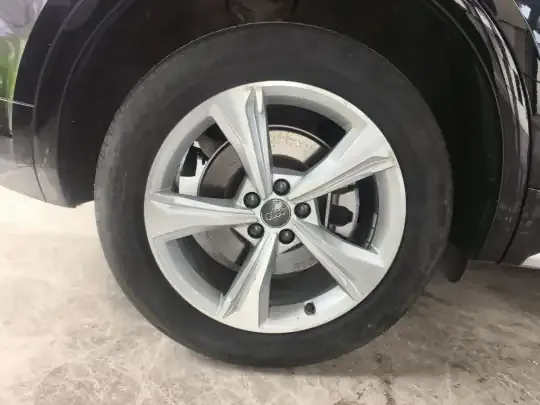 Audi Q5L 2020 (85100 км)