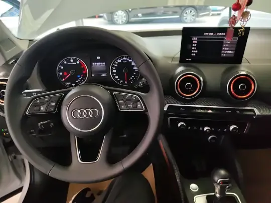 Audi Q2L 2021 (72300 км)
