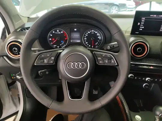 Audi Q2L 2021 (72300 км)