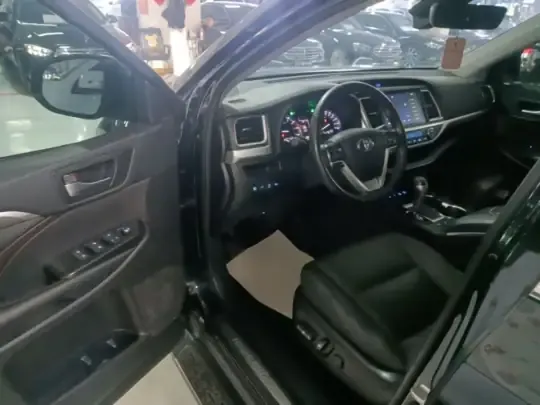 Toyota Highlander 2021 (25000 км)