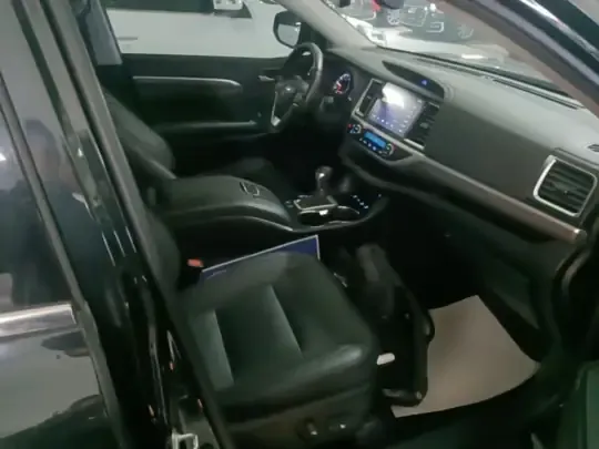 Toyota Highlander 2021 (25000 км)