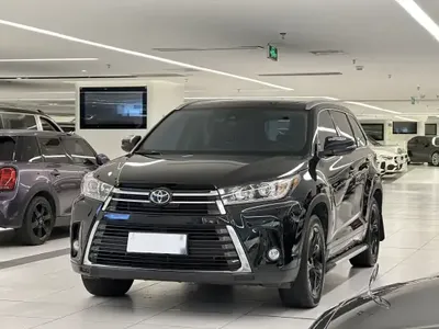 Toyota Highlander 2021 (35700 км)