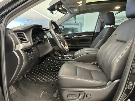 Toyota Highlander 2021 (35700 км)