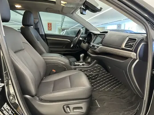 Toyota Highlander 2021 (35700 км)