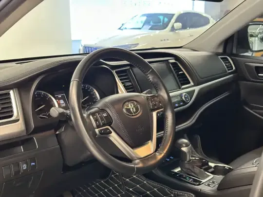 Toyota Highlander 2021 (35700 км)