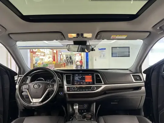 Toyota Highlander 2021 (35700 км)