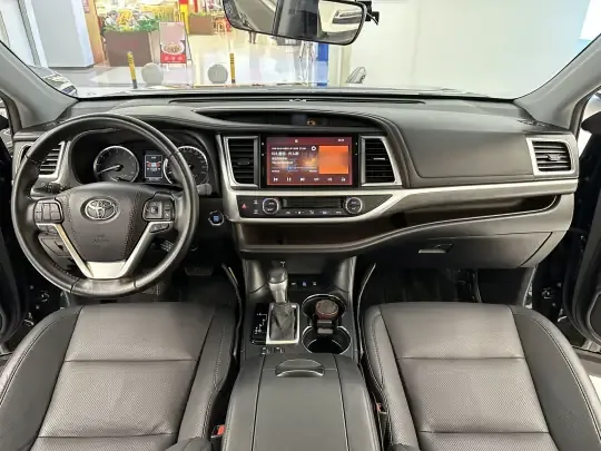 Toyota Highlander 2021 (35700 км)