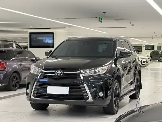 Toyota Highlander 2021 (35700 км)