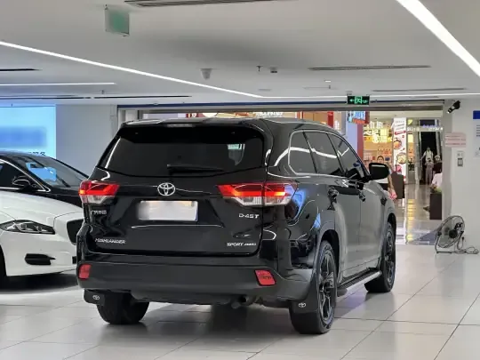 Toyota Highlander 2021 (35700 км)