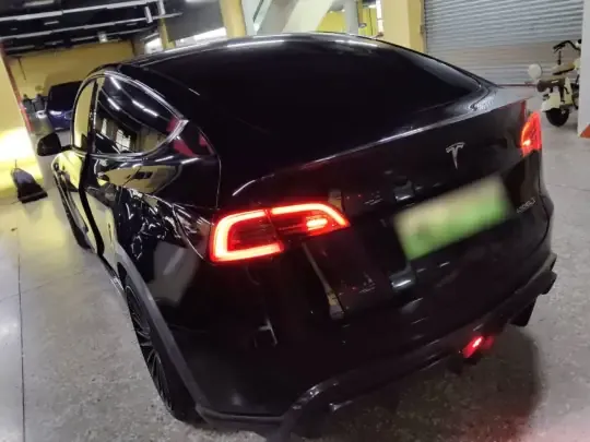 Tesla Model Y 2021 (111900 км)