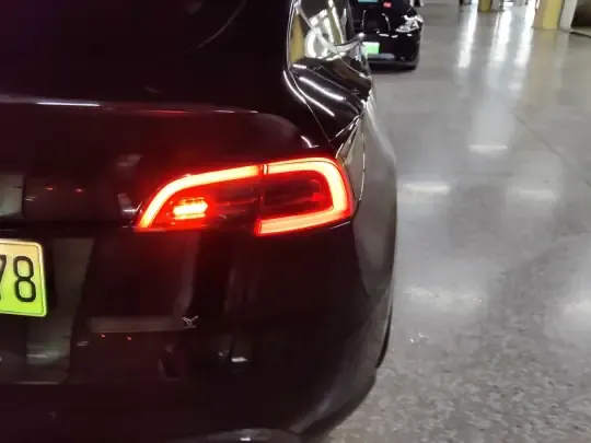 Tesla Model Y 2021 (111900 км)