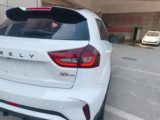 Geely Auto Vision X3 2021 (17800 км)