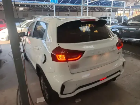 Geely Auto Vision X3 2021 (11000 км)