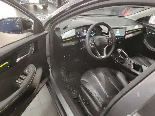 Roewe i5 2021 (17300 км)