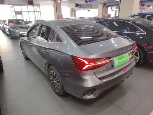 Roewe i5 2021 (17300 км)