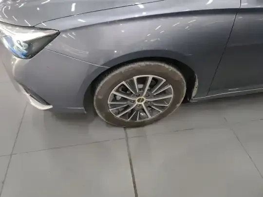 Roewe i5 2021 (17300 км)