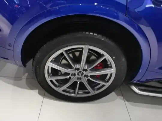 Audi Q5L 2021 (33600 км)