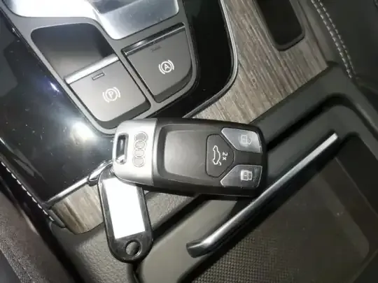 Audi Q5L 2021 (33600 км)