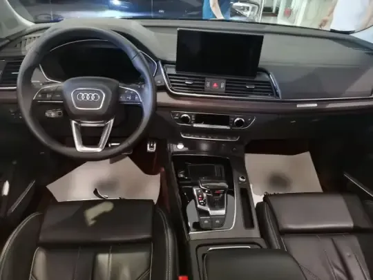 Audi Q5L 2021 (33600 км)