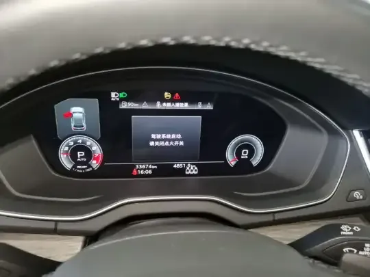 Audi Q5L 2021 (33600 км)