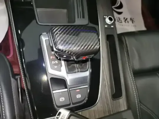Audi Q5L 2021 (33600 км)