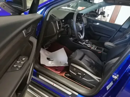 Audi Q5L 2021 (33600 км)