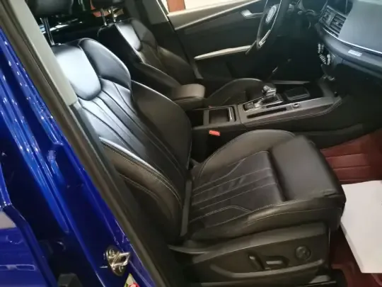 Audi Q5L 2021 (33600 км)