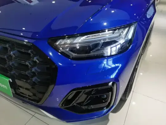 Audi Q5L 2021 (33600 км)