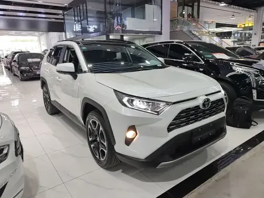 Toyota RAV4 2021 (33400 км)