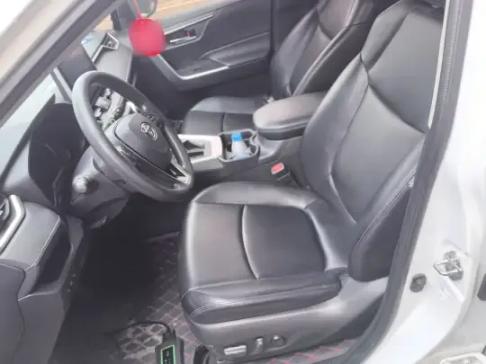 Toyota RAV4 2021 (72400 км)
