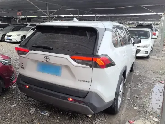 Toyota RAV4 2021 (72400 км)