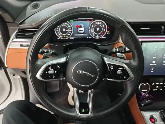 Jaguar F-PACE 2021 (87400 км)