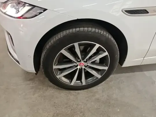 Jaguar F-PACE 2021 (87400 км)