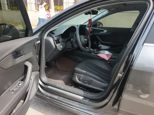 Audi A4L 2022 (22800 км)